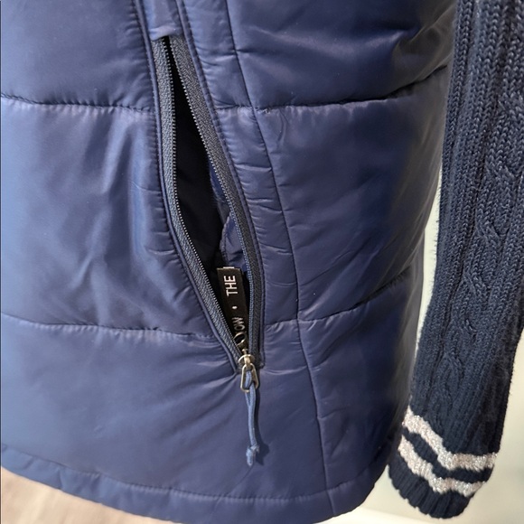 Women’s The North Face Navy Vest - Picture 4 of 7